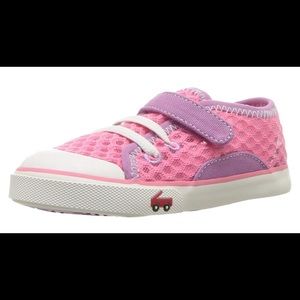 See Kai Run Saylor water sneaker Sz 9